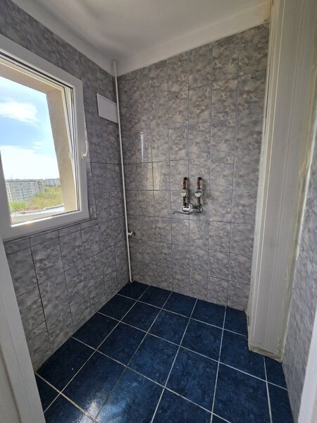 Titan, Postavarul intersectie B-ul 1 Decembrie 1918, stradal, vedere spate