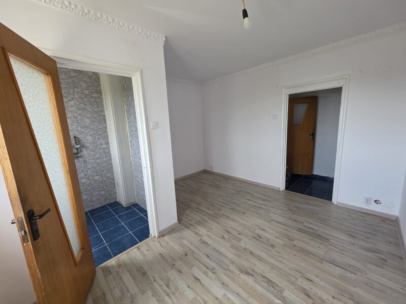 Titan, Postavarul intersectie B-ul 1 Decembrie 1918, stradal, vedere spate