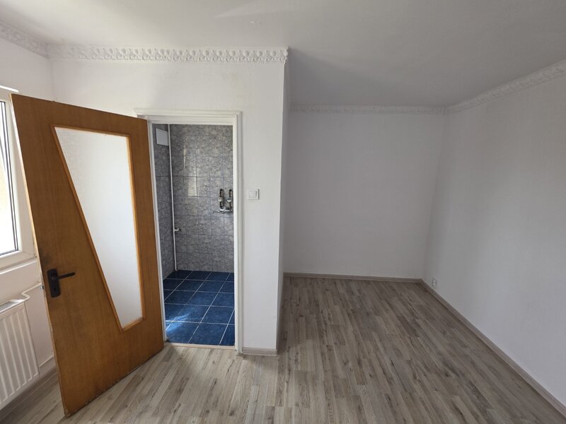 Titan, Postavarul intersectie B-ul 1 Decembrie 1918, stradal, vedere spate